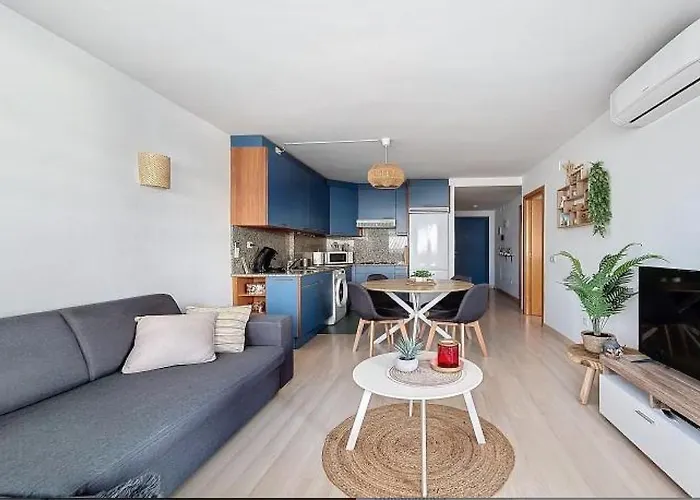 Sunny In With A Warm Terrace Apartment